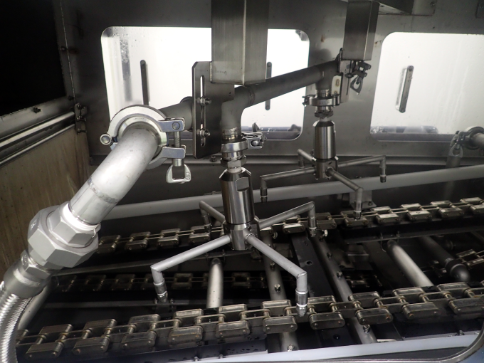 回転式ノズルで効率的に洗浄、省スペース化も実現